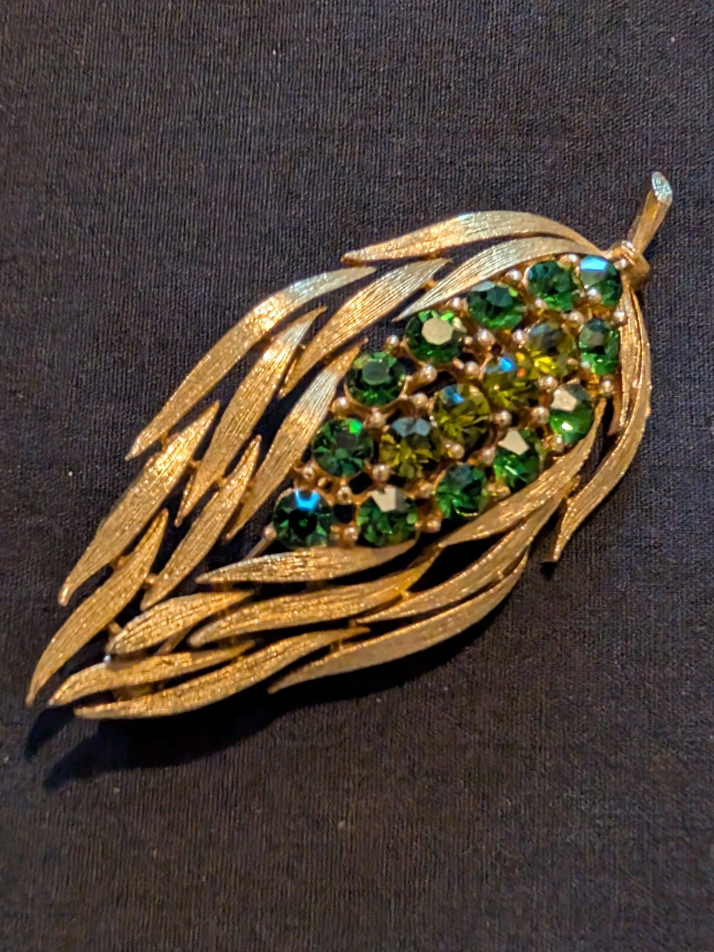 Vintage Lisnor Gold Leaf Brooch with Green Crystal Accents